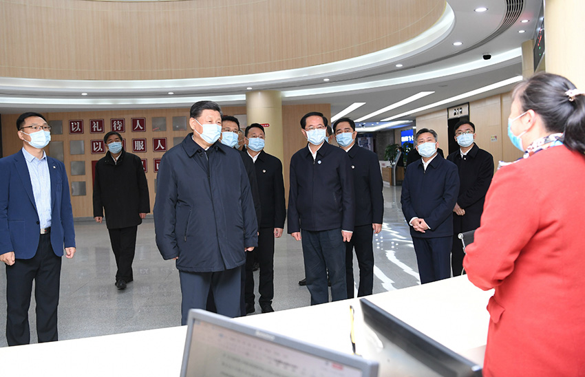 3月30日，中共中央總書記、國(guó)家主席、中央軍委主席習(xí)近平在浙江省安吉縣考察。這是習(xí)近平在安吉縣社會(huì)矛盾糾紛調(diào)處化解中心調(diào)研，了解基層矛盾糾紛調(diào)解工作情況。 新華社記者 燕雁 攝