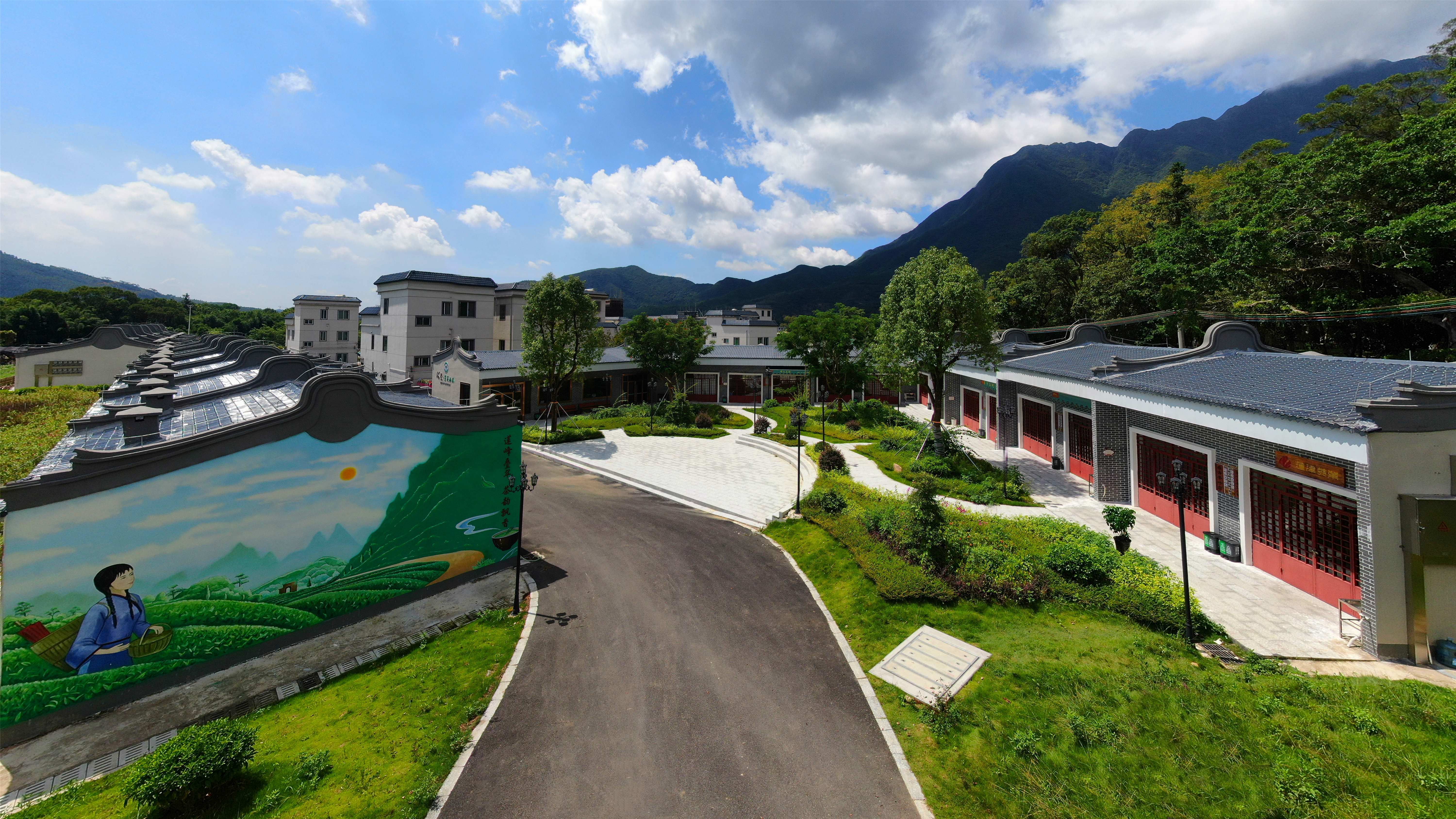 廣東省海豐縣海城鎮(zhèn)溫厝村秀麗的自然風(fēng)光和煥然一新的村容村貌。施燕鋒 攝