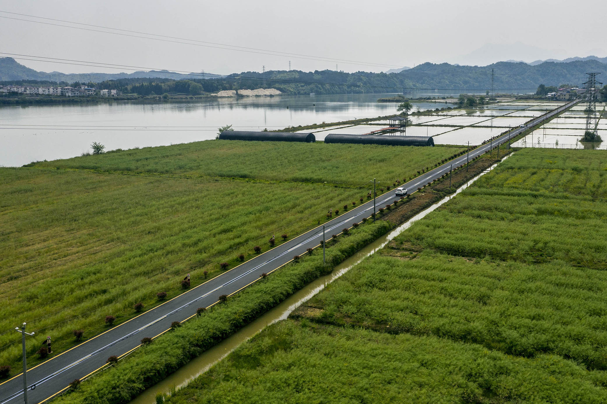 圖為武寧縣澧溪鎮(zhèn)北灣村的旅游公路。