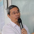   路丙輝：陪學生走好人生路    　　他主講的思政課總是座無虛席，而且常常連過道上都擠滿了旁聽的學生。    