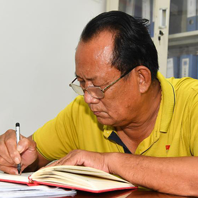   王書茂：以赤誠之心為祖國守海    　　“我要用我的一生守護南海，讓南海越來越美麗，鄉(xiāng)親們的日子越過越好。”    