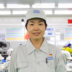   柯曉賓：調整線上的"匠心玫瑰"    　　80后的她潛心鑽研技藝，成為調整線上的業(yè)務骨干，獲得“中央企業(yè)青年崗位能手”等稱號。    