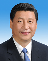 習(xí)近平漢族，1953年6月生，陜西富平人，1969年1月參加工作，1974年1月加入中國共產(chǎn)黨，清華大學(xué)人文社會學(xué)院馬克思主義理論與思想政治教育專業(yè)畢業(yè)，在職研究生學(xué)歷，法學(xué)博士學(xué)位。現(xiàn)任中國共產(chǎn)黨中央委員會總書記，中共中央軍事委員會主席，中華人民共和國主席，中華人民共和國中央軍事委員會主席。