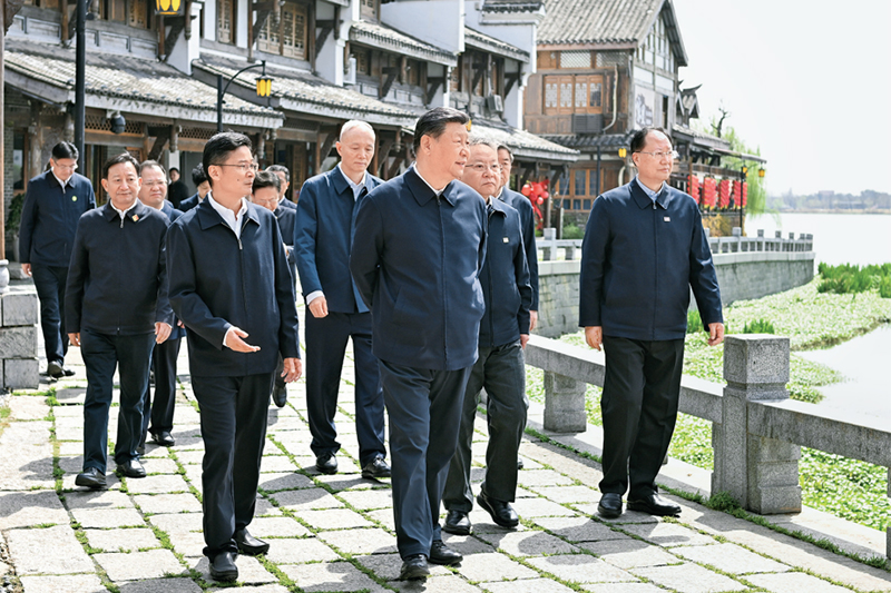 2024年3月18日至21日，中共中央總書記、國家主席、中央軍委主席習(xí)近平在湖南考察。這是19日上午，習(xí)近平在常德河街考察。 新華社記者 謝環(huán)馳/攝