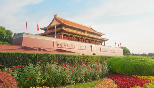 學(xué)習(xí)·知行丨向著下一個五年出發(fā)！習(xí)近平總書記在全會上的重要講話和全會通過的《建議》，深刻把握黨和國家事業(yè)發(fā)展所處的歷史方位，深刻回答“十五五”時期如何確保基本實(shí)現(xiàn)社會主義現(xiàn)代化取得決定性進(jìn)展的一系列方向性、根本性重大問題，對乘勢而上、接續(xù)推進(jìn)中國式現(xiàn)代化建設(shè)，進(jìn)行了總動員、總部署，為今后五年我國發(fā)展指明了方向與路徑。