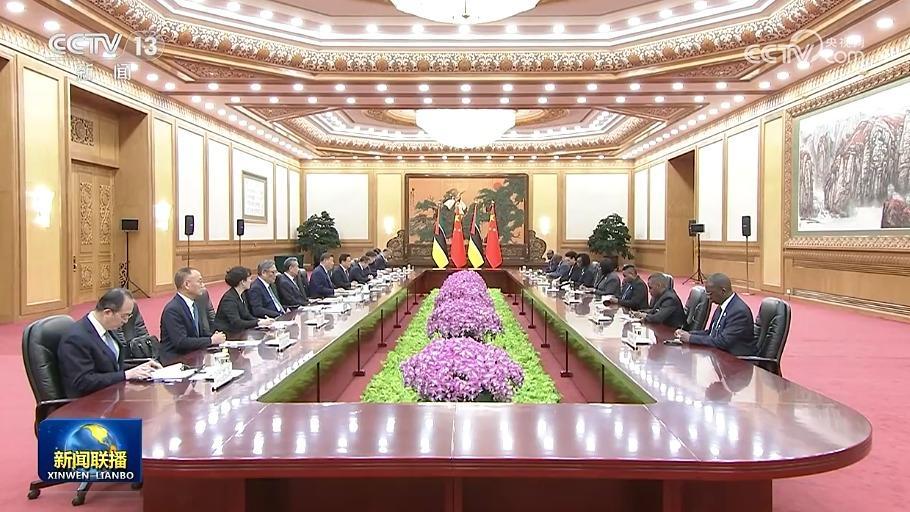 習(xí)近平會見莫桑比克總理