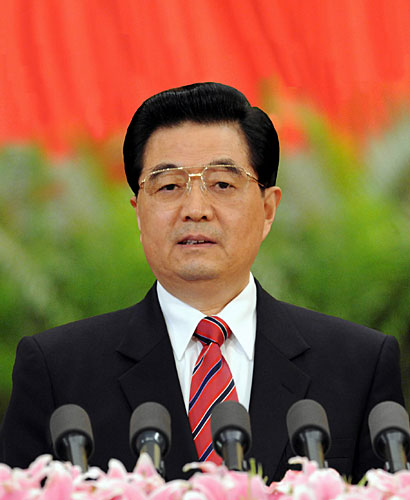 10月15日，中國共產(chǎn)黨第十七次全國代表大會在北京人民大會堂隆重開幕。胡錦濤代表第十六屆中央委員會作報告。 新華社記者李學仁攝 