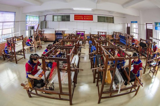 靖西市壯錦廠。廣西非遺保護(hù)中心供圖