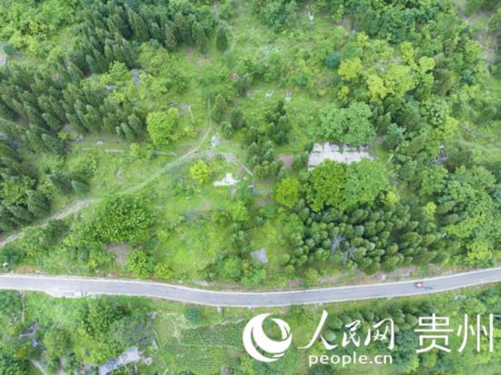化屋村內(nèi)的通組道路。人民網(wǎng) 龍章榆攝