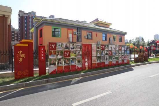 東華園社區(qū)宣傳文化長廊。撫順市順城區(qū)委宣傳部供圖