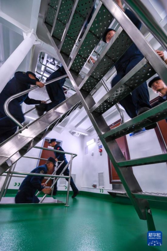 (zhn)(bo)ϲŞٱٱ(zhn)λYƬAl(f) z