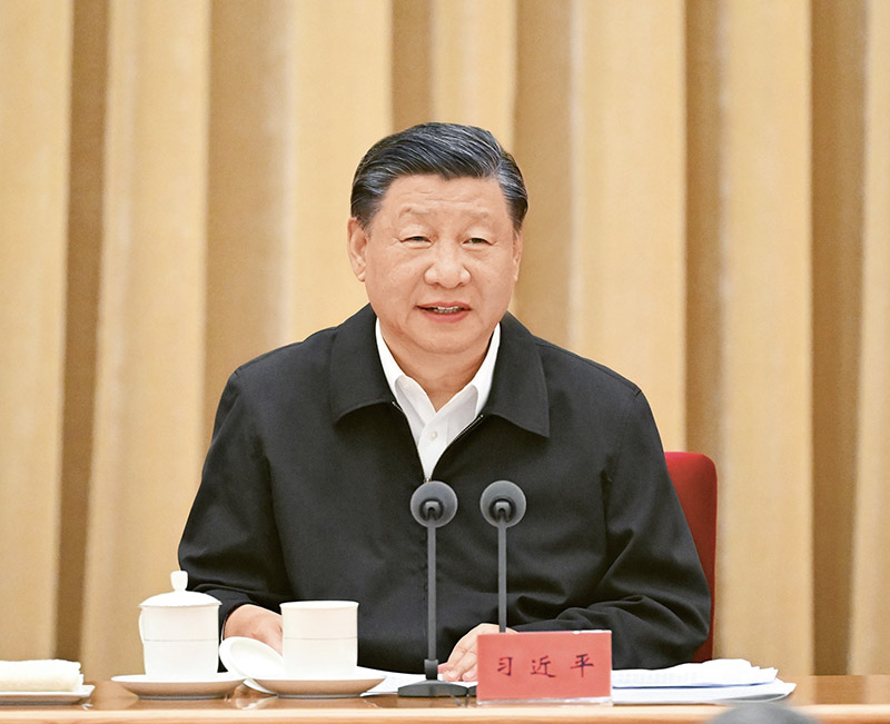 2023年7月17日至18日，全國(guó)生態(tài)環(huán)境保護(hù)大會(huì)在北京召開。中共中央總書記、國(guó)家主席、中央軍委主席習(xí)近平出席會(huì)議並發(fā)表重要講話。 新華社記者 饒愛民/攝
